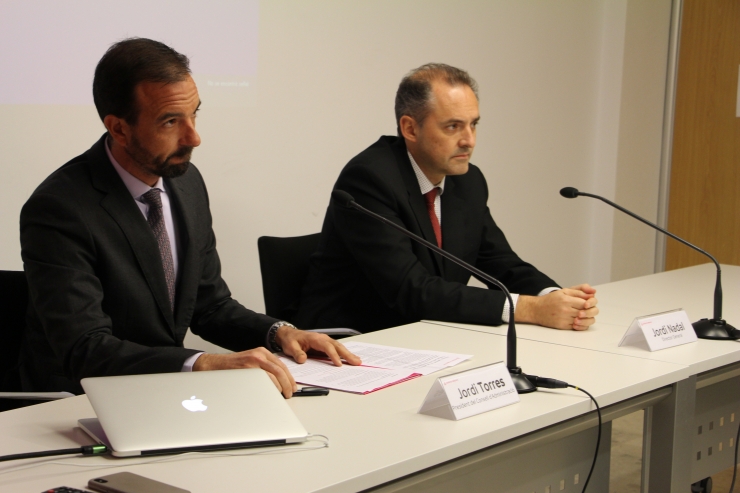 El ministre d'Ordenament Territorial, Jordi Torres, i el director general d'Andorra Telecom, Jordi Nadal, en la roda de premsa per anunciar la venda d'accions d'Avatel.